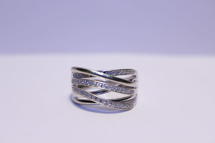 Bague 56 Bague or 375/1000e Diamants 58 Facettes