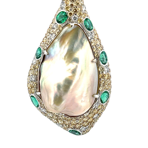 Collier Collier en or blanc , perle ( Mabe ) de Tahiti , émeraude et diamants naturels 58 Facettes