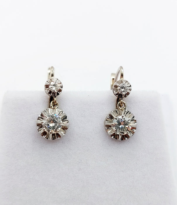 Dormeuses antiques or blanc, diamants taille brillant (circa 1930)