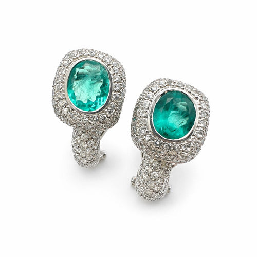 Boucles d'oreilles Boucles d'oreilles en or blanc ornées d'émeraudes ovales et de diamants. 58 Facettes 50361