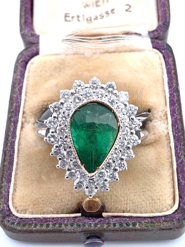 Anello in oro bianco con smeraldo centrale e diamanti a contorno 58 Facettes