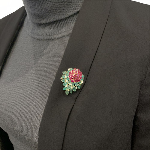 Boucles d'oreilles Clip Floral, or jaune, diamants, émeraudes, rubis. 58 Facettes 35266