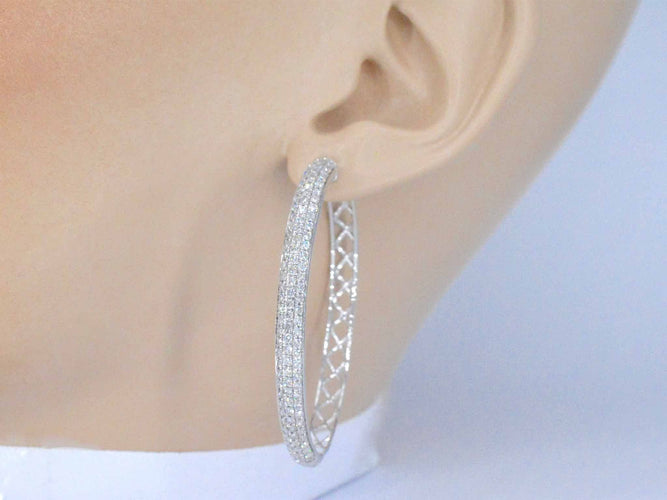 Boucles d'oreilles Boucles d'oreilles créoles en or blanc avec diamants 58 Facettes 2054