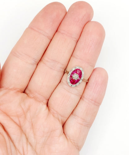 Bague 51 Bague marquise Art déco en or blanc 18k, diamant et rubis synthétiques 58 Facettes A06446