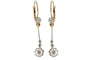 Boucles d'oreilles pendantes en or avec diamants taille ancienne.