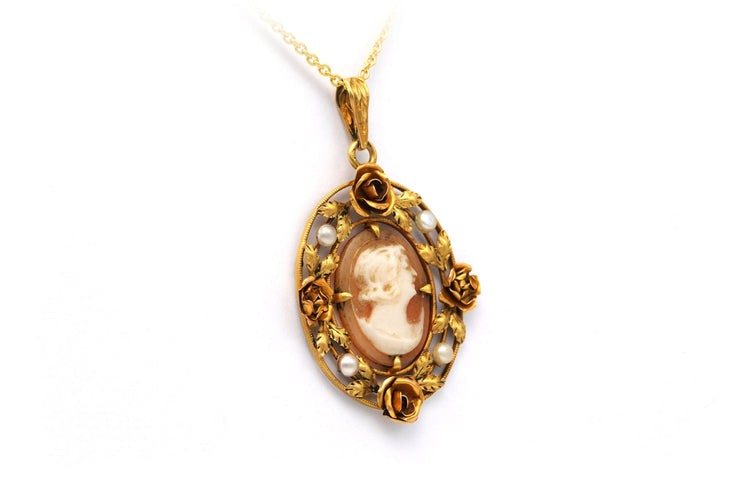 Pendentif Art Nouveau en or jaune 18 carats serti de perles et d'un camée