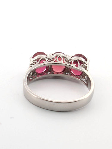 Bague 56 Bague en platine avec rubis et diamants 58 Facettes