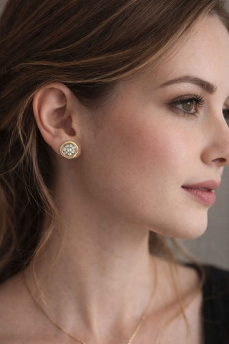 Boucles d'oreilles Boucles d'oreilles en or jaune et diamants, motif rosette – Fermoir papillon 58 Facettes 50410