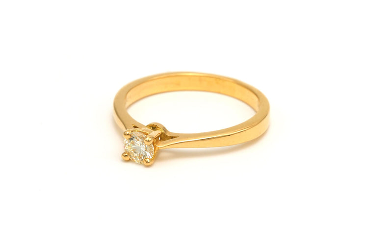 Bague 52 Solitaire en or jaune serti d'un diamant 58 Facettes 19410