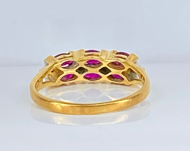 Bague 50 Bague en or jaune 18 carats, 6 rubis et 4 diamants 58 Facettes AB551