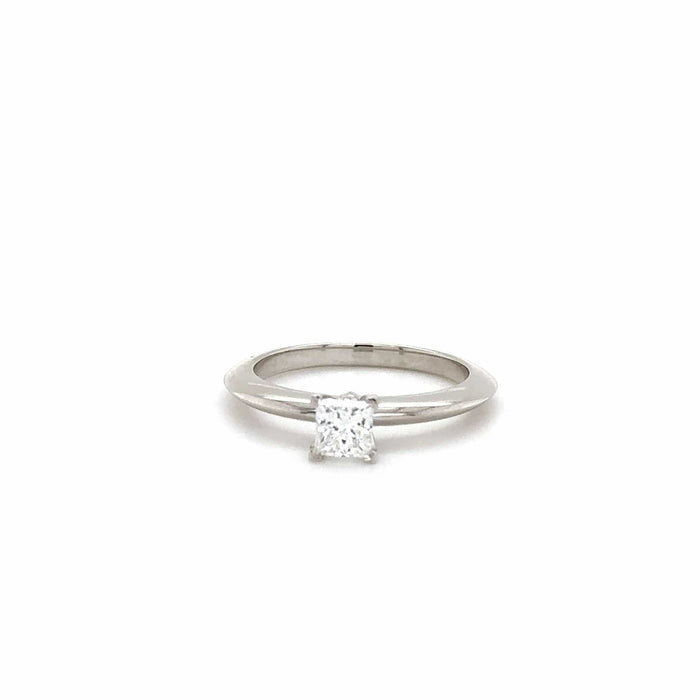 Bague 51 Tiffany & Co - Bague platine Diamant taille princesse 58 Facettes 1.0000086/1