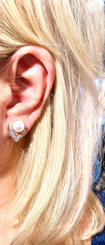 Boucles d'oreilles Boucles d’oreilles en or 18 carats, perles de culture et 14 diamants 58 Facettes AB390