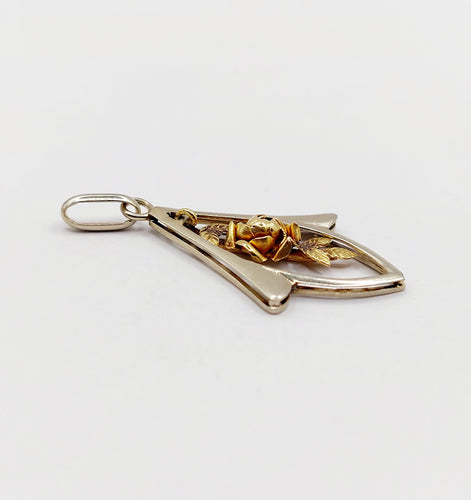 Pendentif Pendentif Art Déco or blanc et jaune, décoré d'une rose (circa 1920) 58 Facettes A06041