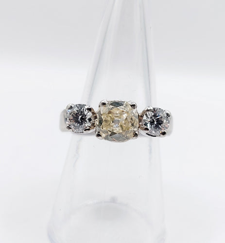 Bague jonc Art déco en platine et diamants (1,30 ct + 0,90 ct)