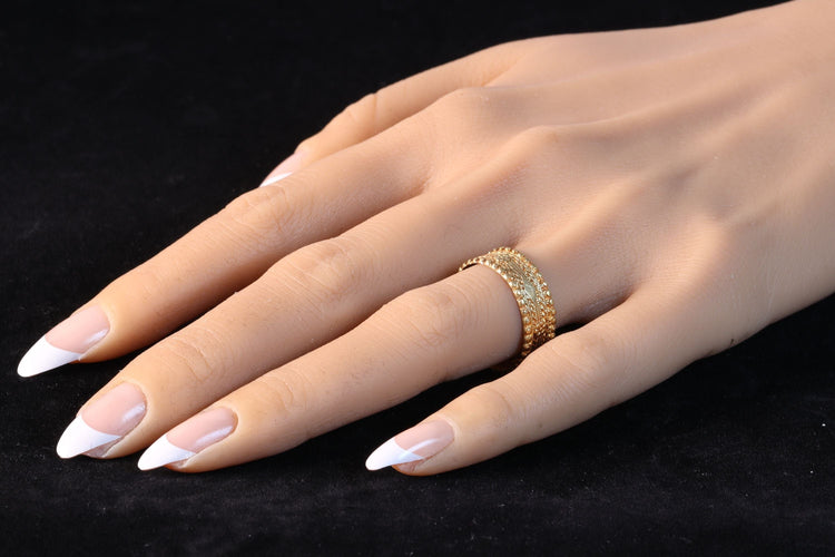 Bague 62 Alliance baroque antique en or 18 carats, vers 1700 – Un symbole d'amour intemporel 58 Facettes 24121-0313