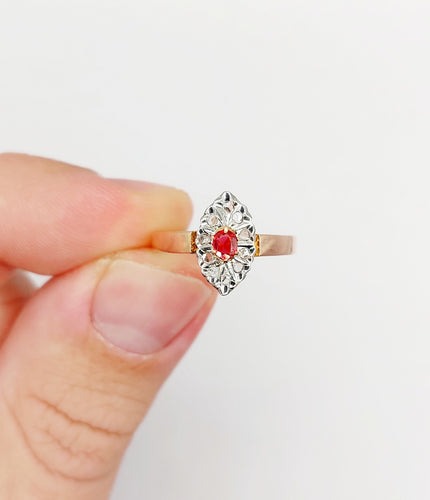 Bague 56 Ancienne bague marquise or rose, pierre rouge et diamant taille rose (1900) 58 Facettes A05951