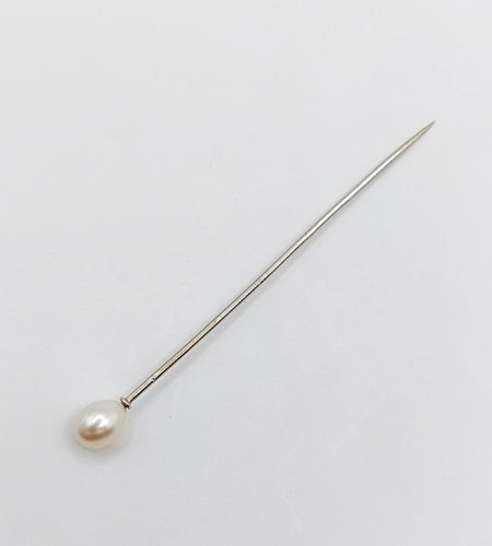 Broche Epingle à cravate ou chapeau antique or blanc 18k et perle (circa 1900) 58 Facettes A01045