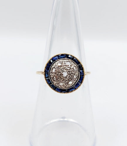 Bague 51.5 Bague cible art deco or jaune 18k ornée de diamants taillés en roses entouré de saphirs calibrés synthétiques (circa 1930) 58 Facettes A04977