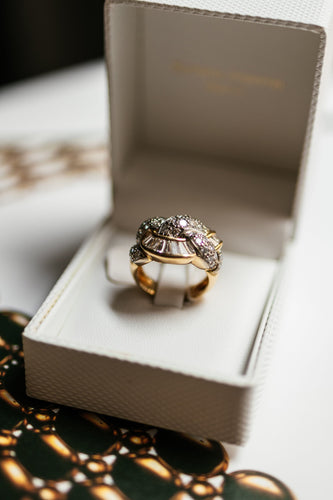 Bague Bague vintage en or jaune et blanc avec diamants. 58 Facettes