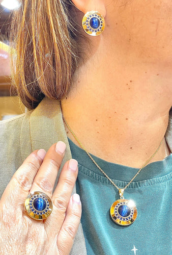 Boucles d'oreilles parure 4 pièces en or jaune 18 carats , saphirs et chrysobéryls bleus oeil de chat 58 Facettes