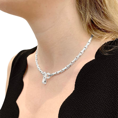 Collier Collier Cartier "Agrafe" en or blanc et diamants. 58 Facettes 35235