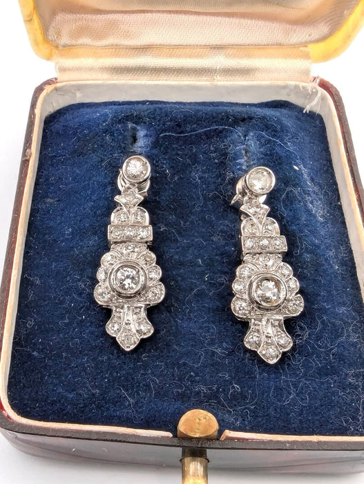 Boucles d'oreilles en or blanc avec diamants