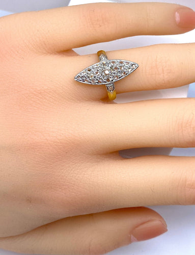 Bague 50 Bague marquise en or jaune et diamants, vers 1900 58 Facettes AB653