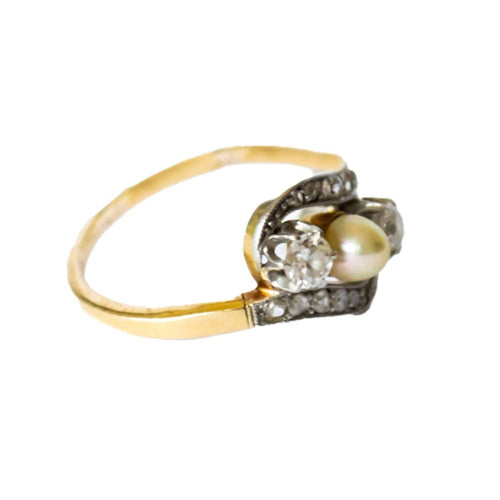 Bague BAGUE DE DESIGN ANCIENNE DE LA PÉRIODE 1920-1925 EN OR 18 KT ET PLATINE AVEC DIAMANTS ET PERLES 58 Facettes A1487