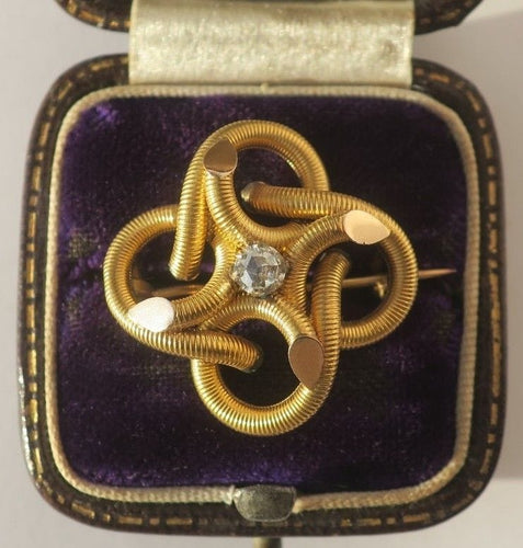 Broche Broche ancienne quadrilobée en or jaune 18 carats et diamant 58 Facettes