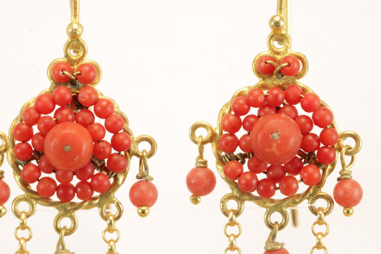 Boucles d'oreilles Boucles d'oreilles antiques en or corail 58 Facettes 7668