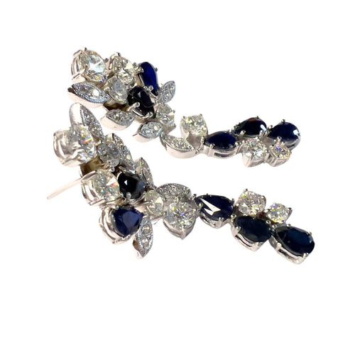 Boucles d'oreilles Boucles d'oreilles design années 1950 en platine sterling avec diamants et saphir. 58 Facettes Q352B