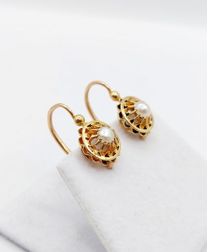 Boucles d'oreilles Dormeuses fleurs antiques en or 18k et perles (circa 1900) 58 Facettes A06493