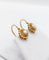 Boucles d'oreilles Dormeuses fleurs antiques en or 18k et perles (circa 1900) 58 Facettes A06493