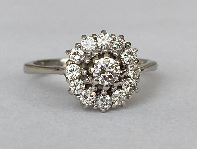 Bague 49.5 Bague de fiançailles vintage en or blanc avec rosette et diamants 58 Facettes