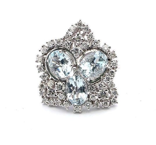 Bague 57 Bague vintage en or blanc avec aigue-marine et diamants 58 Facettes