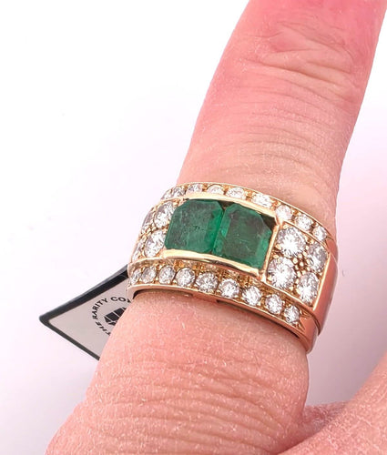 Bague 53 Bague en or jaune 18 carats ornée d'émeraudes taille carrée et de diamants 58 Facettes