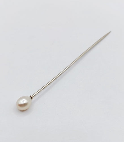 Broche Epingle à cravate ou chapeau antique or blanc 18k et perle (circa 1900) 58 Facettes A01045