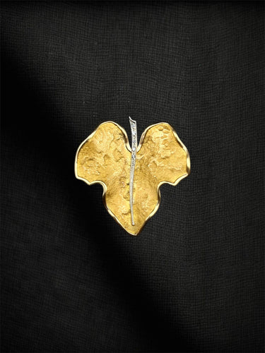 Broche Broche feuille de lierre en or jaune et diamants 58 Facettes