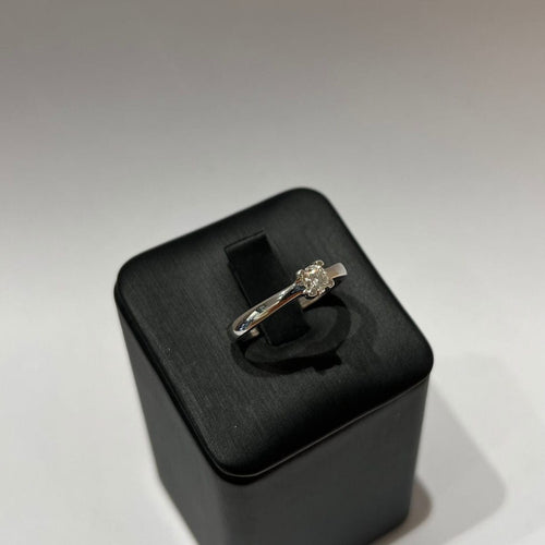 Bague solitaire or blanc diamant taille brillant. 58 Facettes