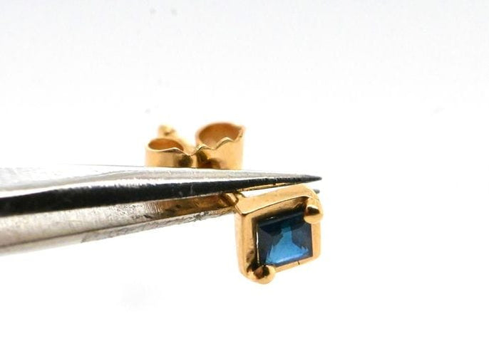 Boucles d'oreilles Boucles d'oreilles saphir bleu taille princesse en or 18 carats 58 Facettes