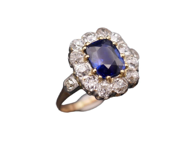 Bague 53 Bague ornée d'un saphir et diamants, or jaune et platine 58 Facettes C31-07