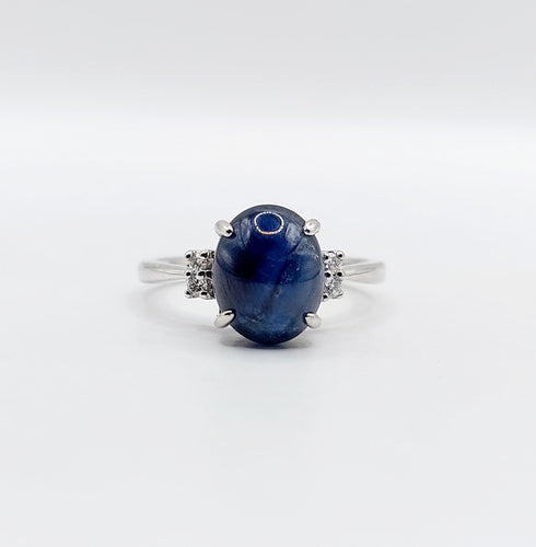 Bague 52 Bague vintage or blanc, cabochon de saphir naturel 3,65 carats, diamants 58 Facettes A05889