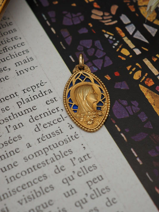 Medaille ancienne plique à jour or jaune