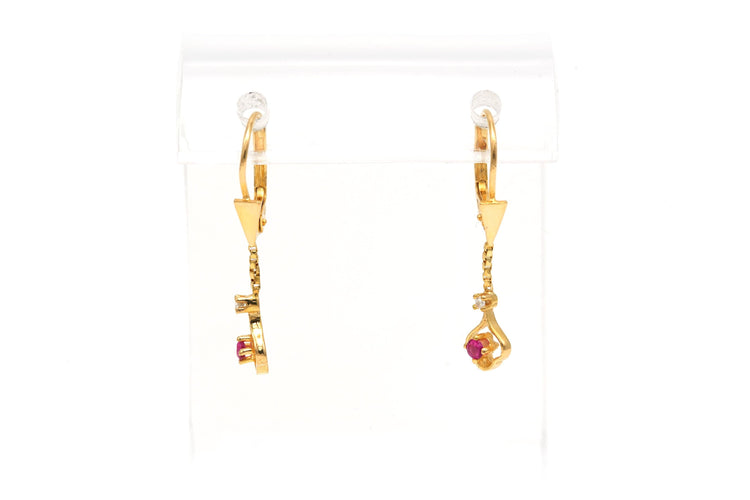 Boucles d'oreilles Boucles d'oreilles Années 70 en or jaune serties de rubis et de diamants 58 Facettes B590