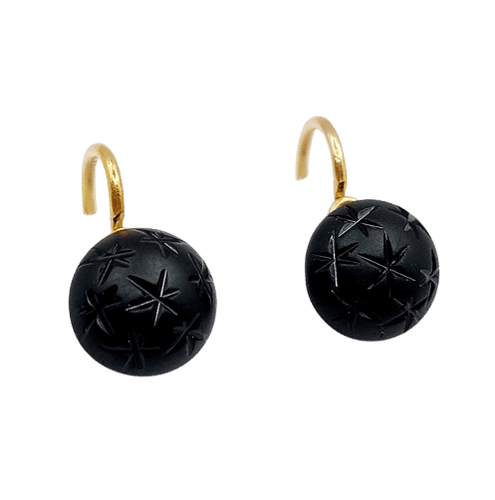 Boucles d'oreilles Dormeuses antique or 18k cabochon de jais gravé d'étoiles (circa 1900) 58 Facettes A06201