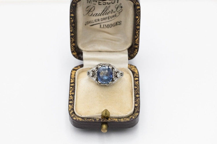 Bague 49 Bague Art Déco en platine ornée d'un saphir et de diamants impressionnants, années 1930. 58 Facettes 11300