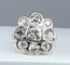 Bague Importante bague marguerite en or 18 carats et diamants 58 Facettes AB338