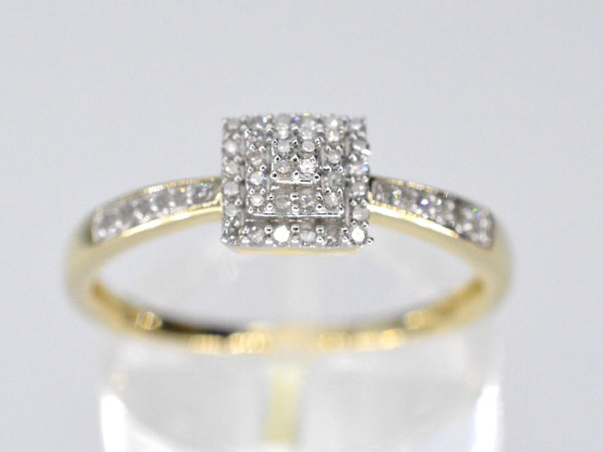 Bague Bague entourage en or avec diamants 58 Facettes 2106