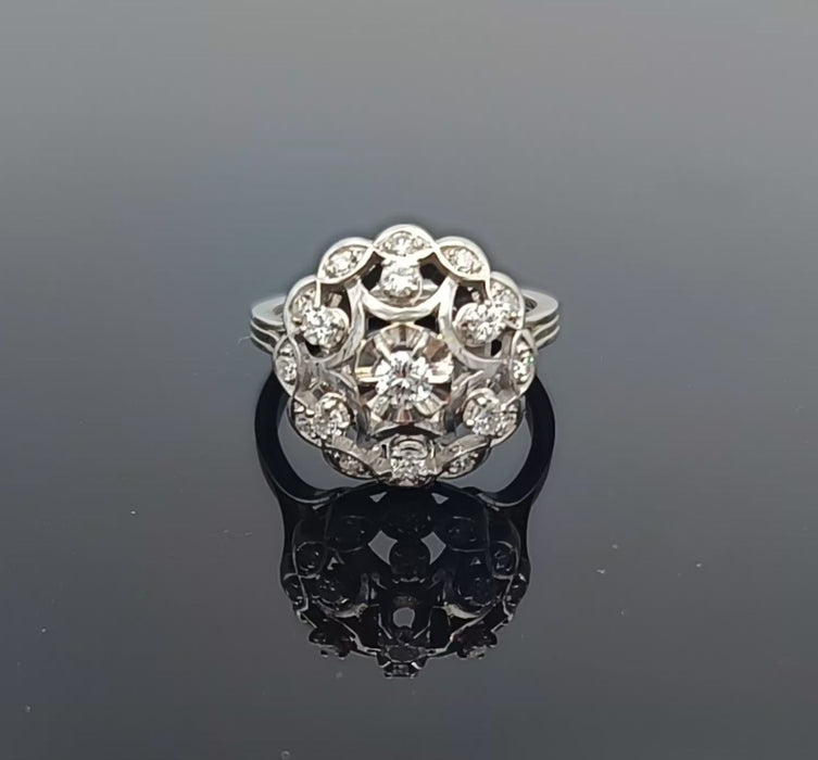 Bague vintage en platine ornée de diamants