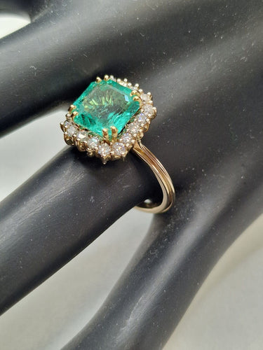 Bague Bague en or jaune avec halo de diamants et émeraude colombienne 58 Facettes